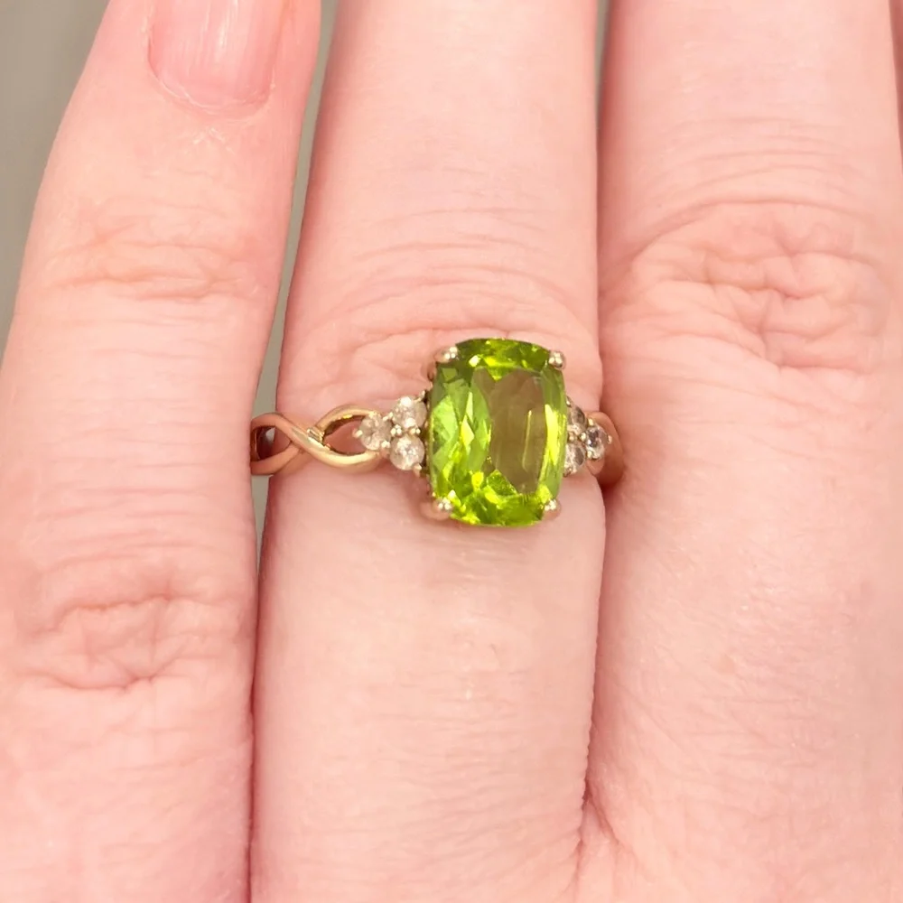 Vintage 10K Gold Peridot Ring: Filigree Band, Quartz Accents, Size 6.75 - Picture 4 of 11
